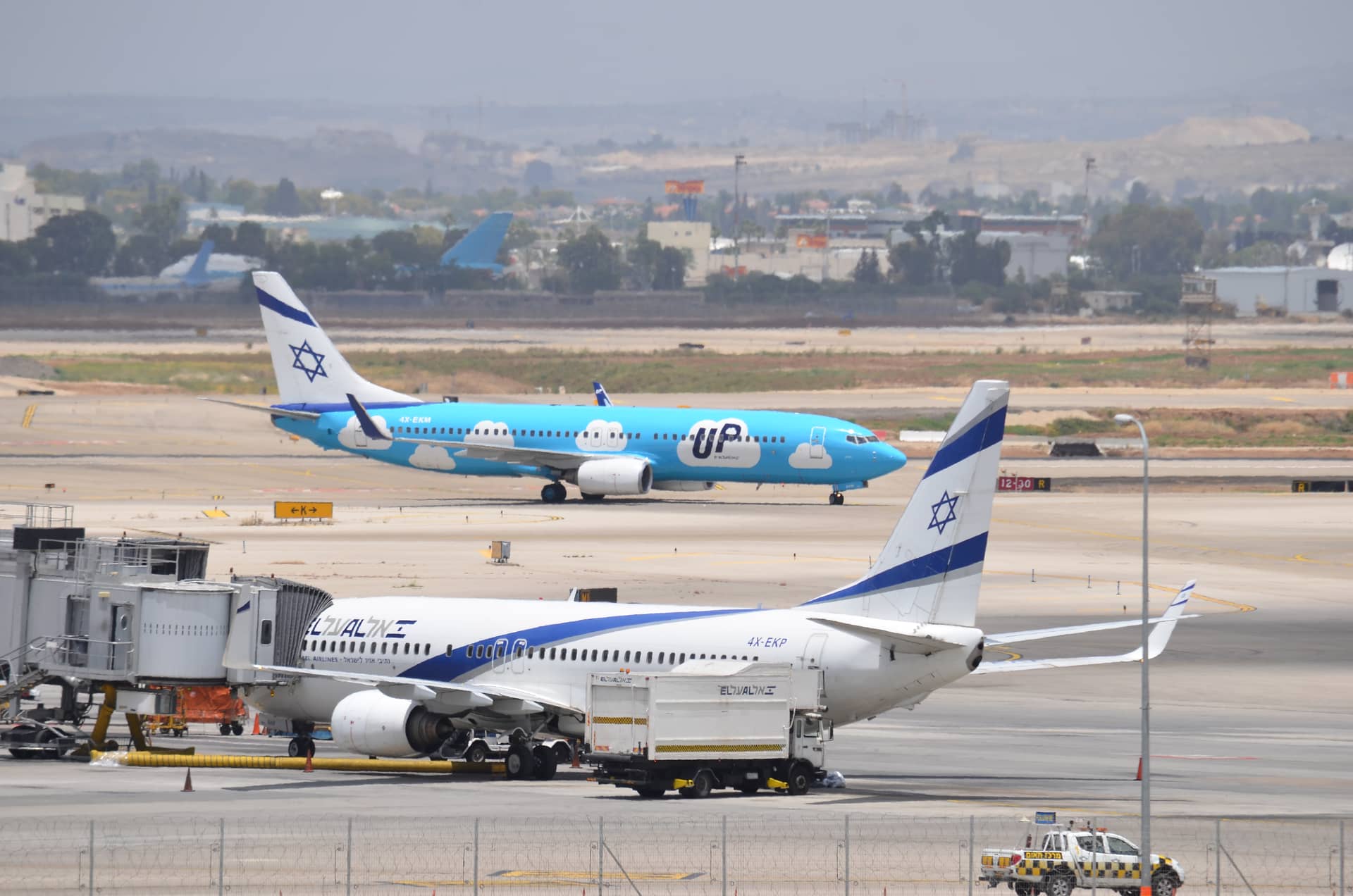 El al up airlines with boeing 737 800 at a sanddusty day – Israel, Asia. Photo: Christian Böhme
