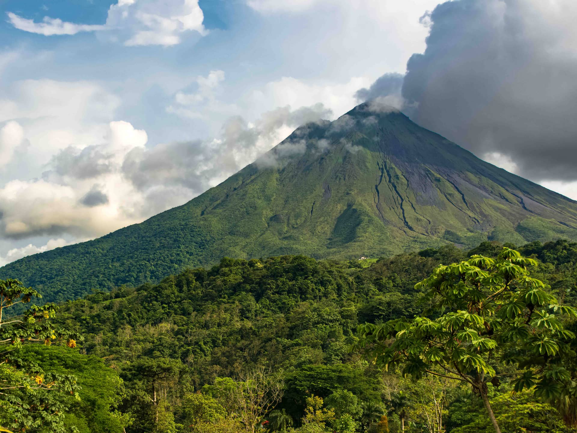 Tropic vulcano arenal view from la fortuna – Costa Rica, North America. Photo: Christian Böhme