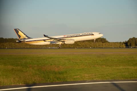Amazing golden hour with arriving airbus a330 from singapore airlines